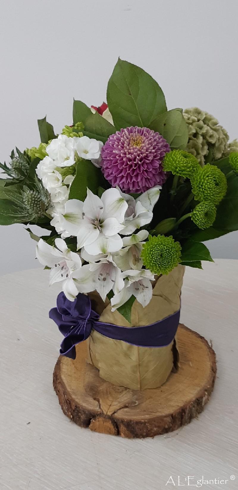 Bouoquet et son vase de feuilles