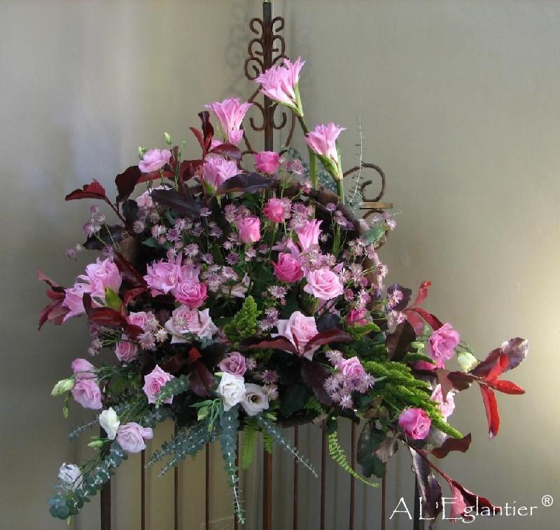 Devant de tombe conique